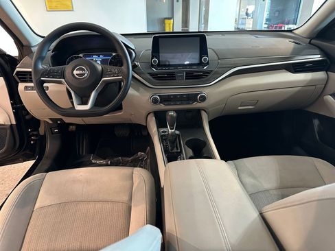 Used 2025 Nissan Altima 2.5 SV image 32
