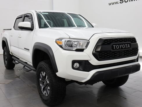 Used 2016 Toyota Tacoma TRD Off-Road image 2