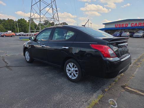 Used 2017 Nissan Versa SV w/ SV Special Edition Package FWD image 3