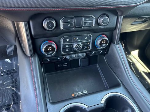 Used 2024 Chevrolet Suburban RST RWD image 16