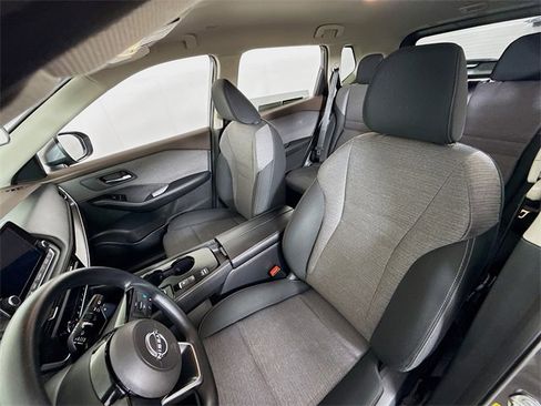 Certified 2023 Nissan Rogue SV image 5