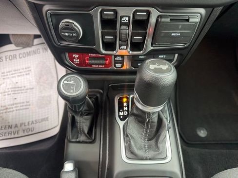 Certified 2025 Jeep Wrangler Rubicon image 18