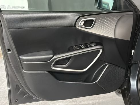 Used 2022 Kia Soul LX FWD image 8