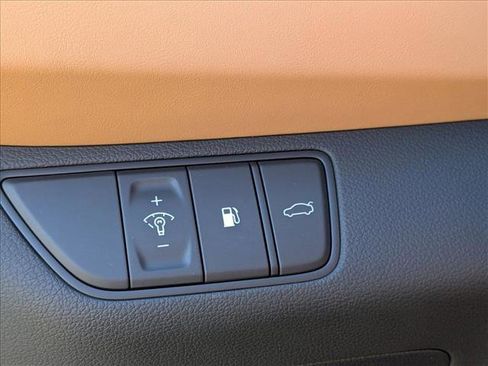 Used 2022 Genesis G70 2.0T w/ Prestige Package image 10