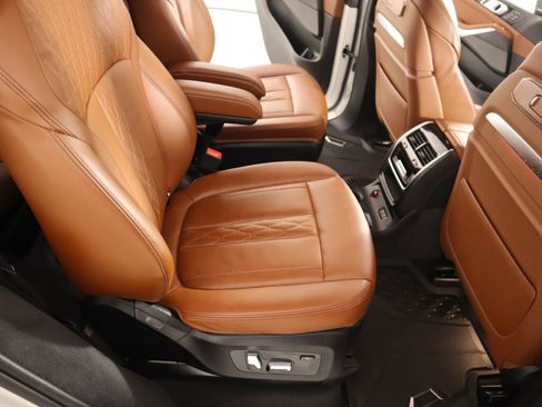 Used 2024 BMW X7 xDrive40i w/ Executive Package image 16