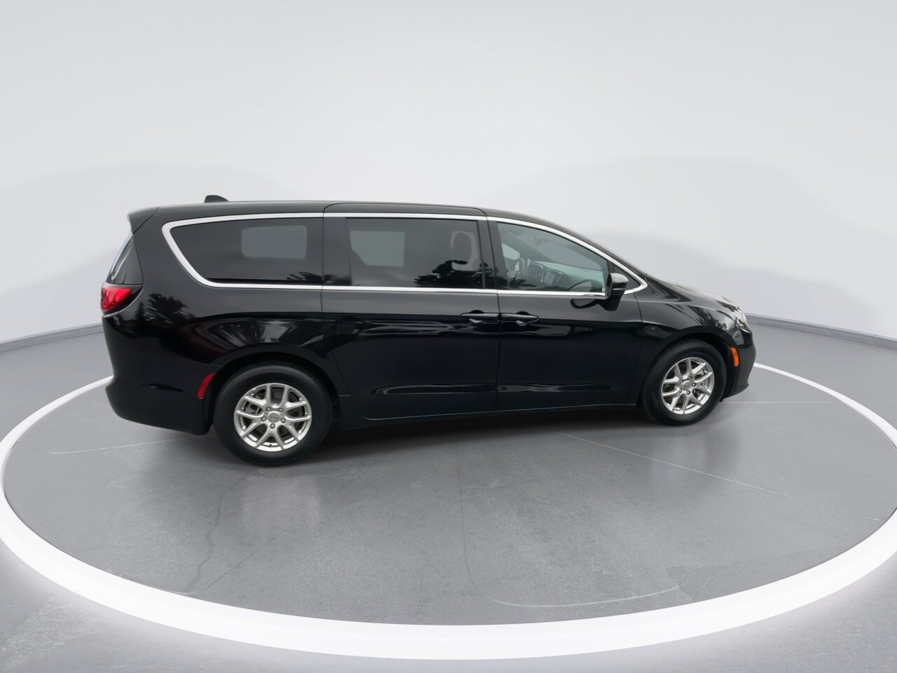 Used 2025 Chrysler Pacifica Select FWD image 21