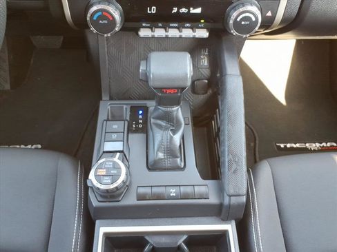 Used 2024 Toyota Tacoma TRD Off-Road image 17