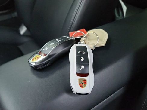 Used 2014 Porsche 911 Carrera S image 34