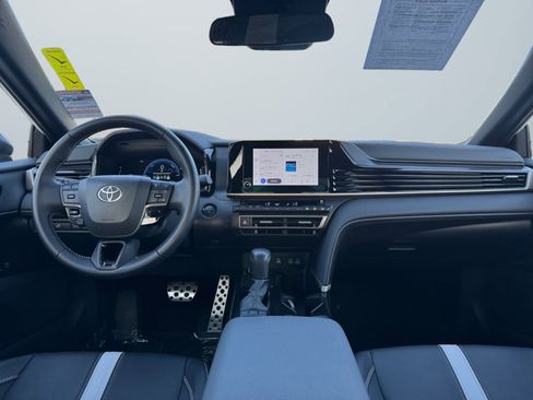 Used 2025 Toyota Camry SE image 10