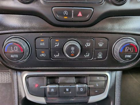 Used 2022 GMC Terrain SLE w/ Driver Convenience Package image 26