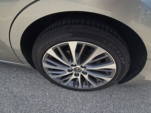 Used 2019 Lexus ES 350 w/ Premium Package FWD image 7