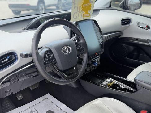 Used 2021 Toyota Prius Limited image 11