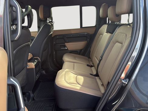 Used 2025 Land Rover Defender 110 X image 18