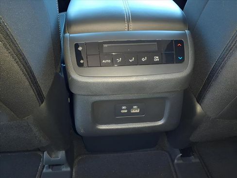 Used 2024 Nissan Pathfinder SV image 21