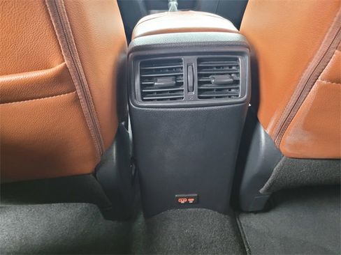 Used 2019 Nissan Rogue SL w/ Premium Package image 17