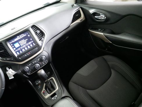 Used 2017 Jeep Cherokee Latitude w/ Safety/Convenience Group AWD/4WD image 11