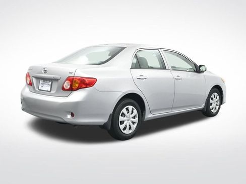 Used 2010 Toyota Corolla LE image 6