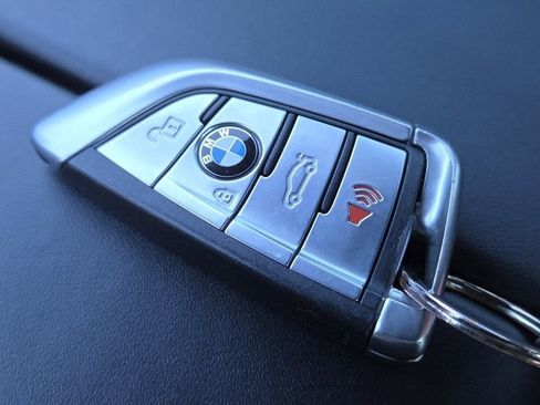 Used 2018 BMW M550i xDrive image 41