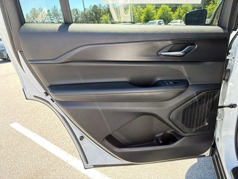 Used 2025 Jeep Grand Cherokee L Altitude RWD image 22