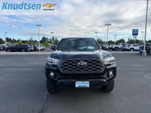 Used 2021 Toyota Tacoma TRD Off-Road w/ Technology Package AWD/4WD image 2