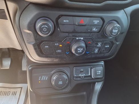 Certified 2023 Jeep Renegade Altitude image 18