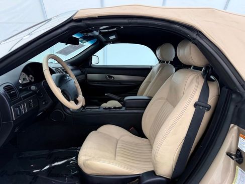 Used 2005 Ford Thunderbird RWD image 13