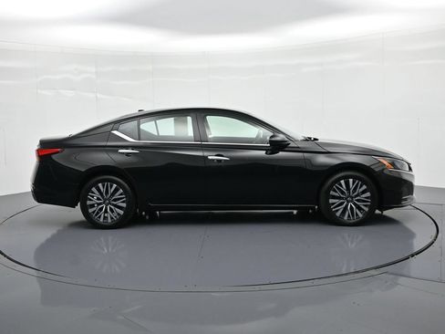 Used 2024 Nissan Altima 2.5 SV FWD image 5