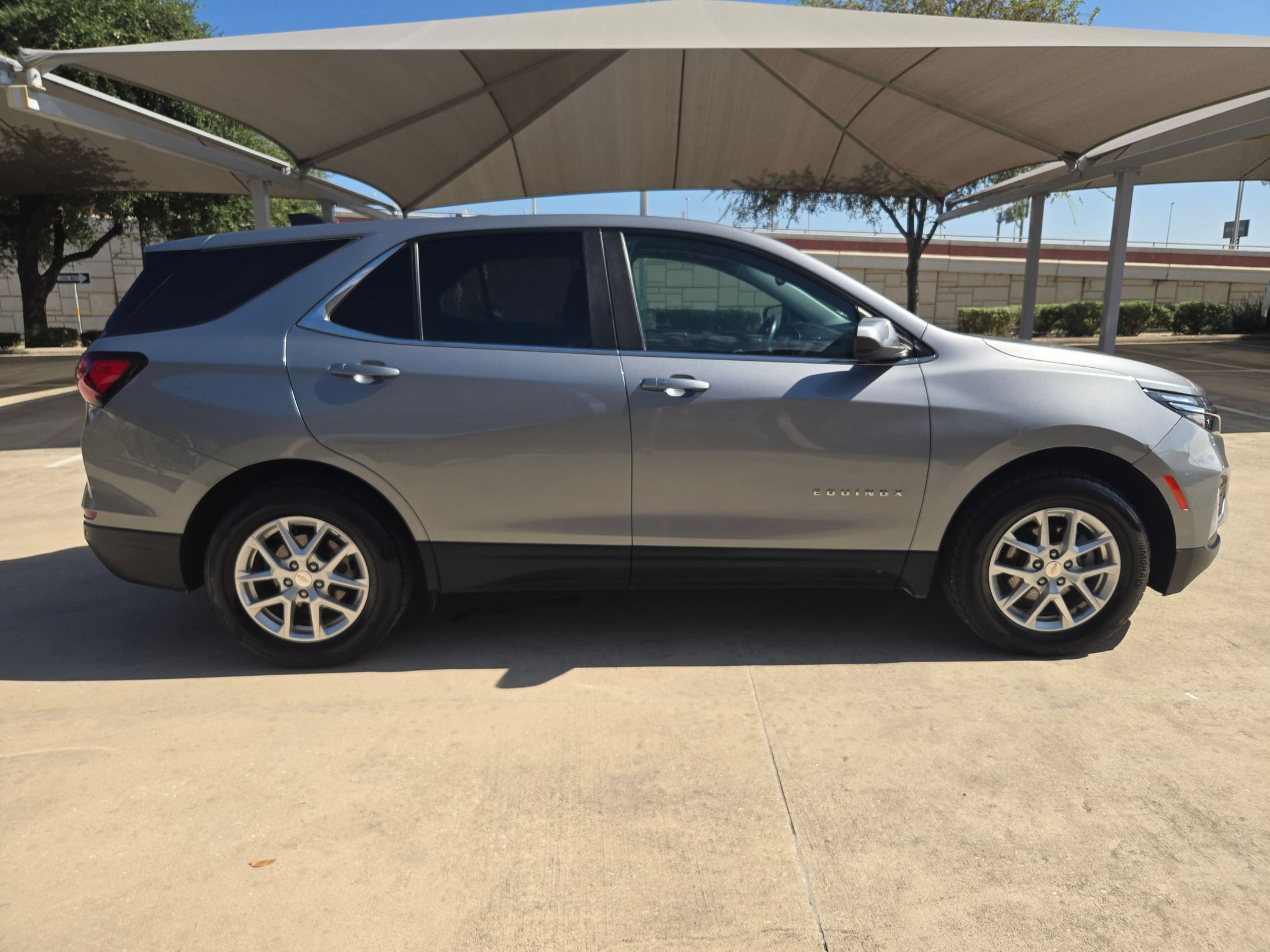 Used 2024 Chevrolet Equinox LT AWD/4WD image 2