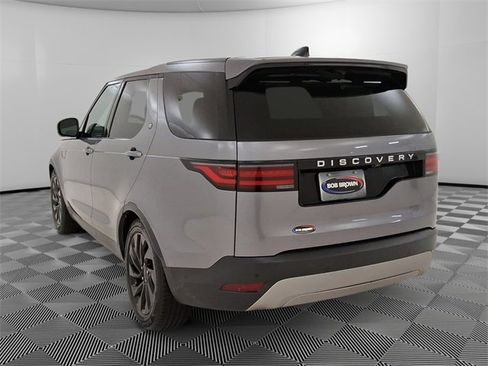 Used 2024 Land Rover Discovery S image 5