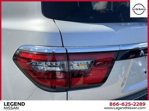 Certified 2024 Nissan Armada SL w/ Cargo Package AWD/4WD image 11