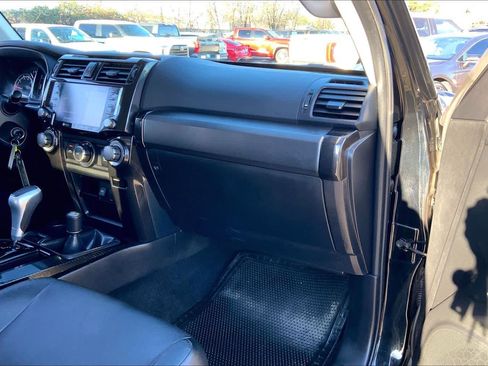 Used 2021 Toyota 4Runner TRD Off-Road AWD/4WD image 18