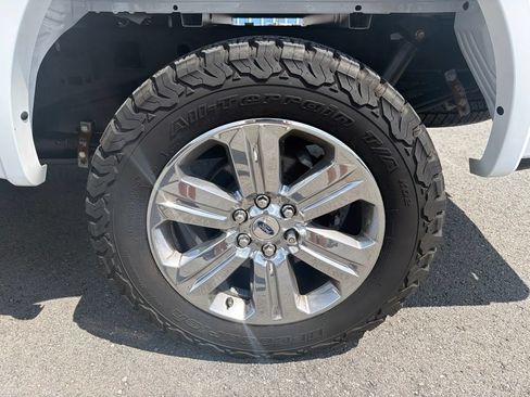 Used 2019 Ford F150 Lariat w/ Equipment Group 502A Luxury AWD/4WD image 12