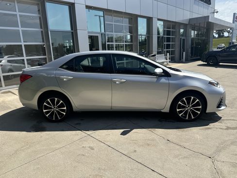 Used 2017 Toyota Corolla SE w/ Carpet Mat Package (TMS) FWD image 9