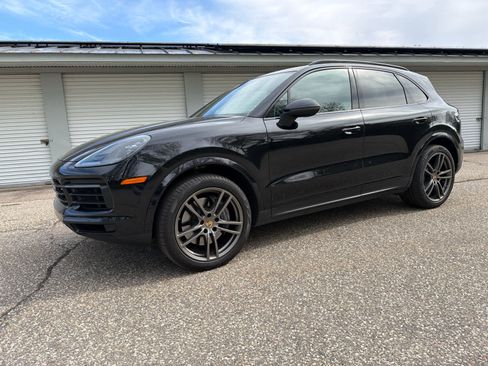 Used 2022 Porsche Cayenne AWD/4WD image 2