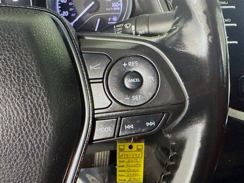 Used 2019 Toyota Camry SE image 15