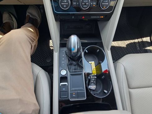 Used 2023 Volkswagen Atlas SE FWD image 24