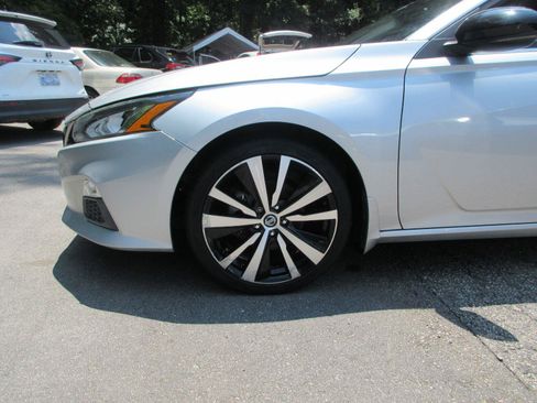 Used 2020 Nissan Altima 2.5 SR w/ Premium Package FWD image 23