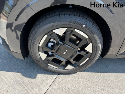 New 2026 Kia Carnival EX image 8