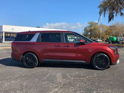 Used 2025 Kia Carnival image 2