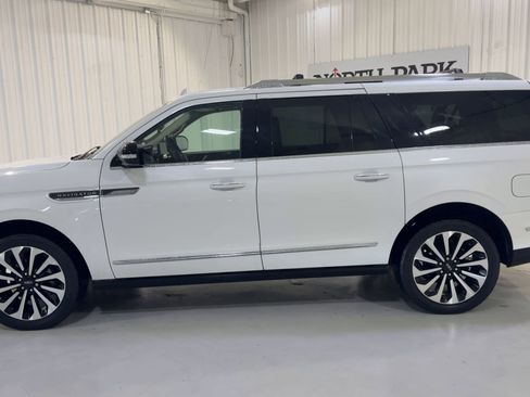 Used 2023 Lincoln Navigator L Reserve AWD/4WD image 6