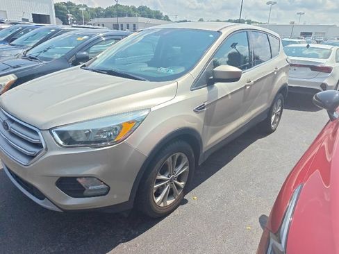 Used 2017 Ford Escape SE FWD image 8