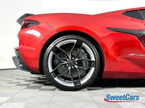 Used 2025 Chevrolet Corvette Z06 w/ Chrome Exterior Badge Package RWD image 43