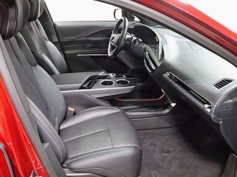 Used 2024 Cadillac Lyriq Sport image 34