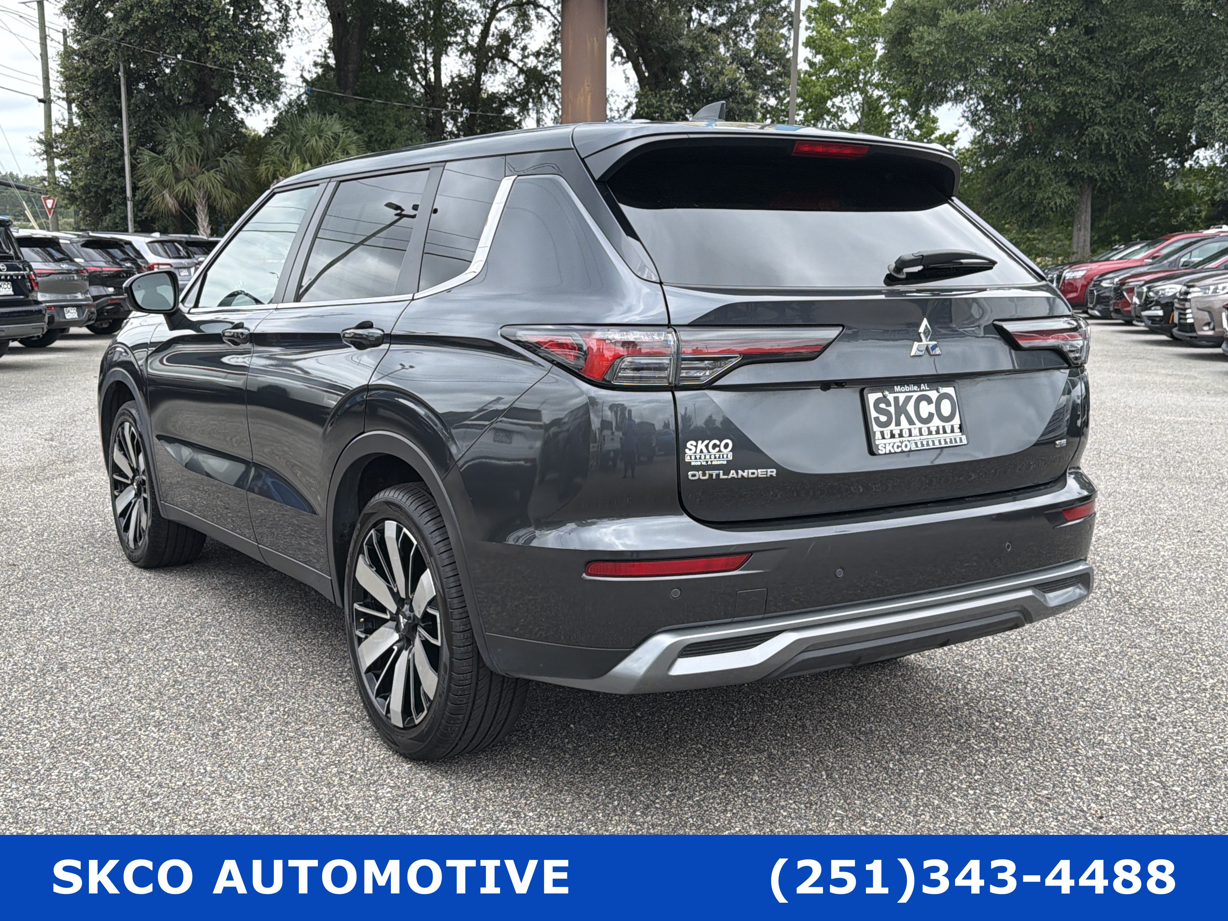 Used 2025 Mitsubishi Outlander SE FWD image 3