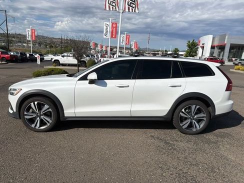 Used 2023 Volvo V60 B5 Cross Country Plus w/ Climate Package AWD/4WD image 6