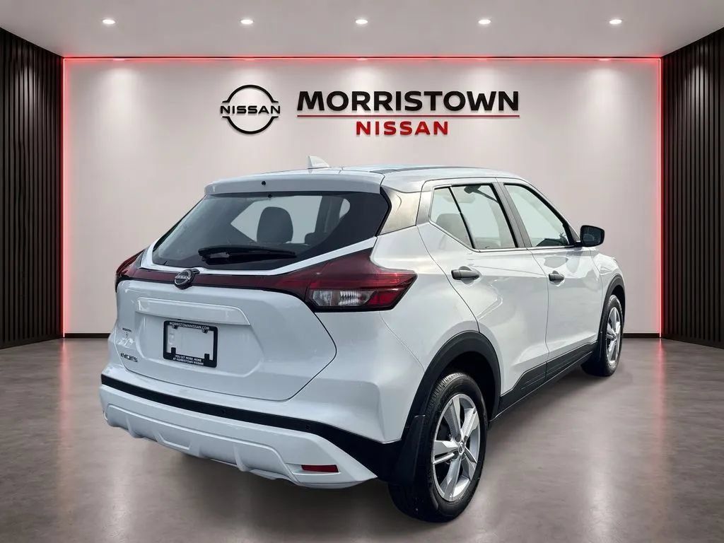 Used 2025 Nissan Kicks Play S FWD image 3