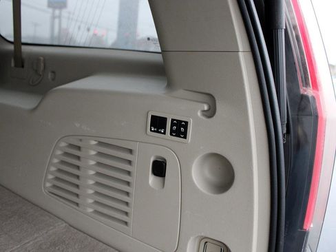 Used 2015 Cadillac Escalade ESV Luxury image 32