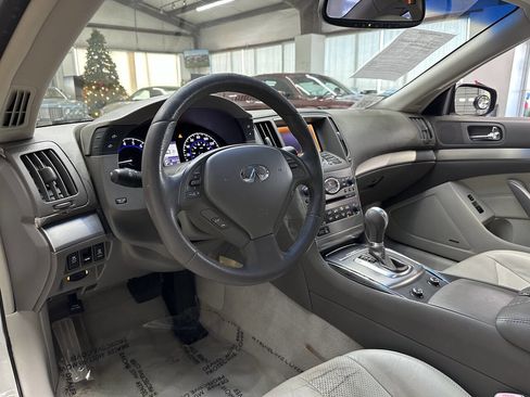 Used 2011 INFINITI G37 Journey w/ Premium Pkg image 16