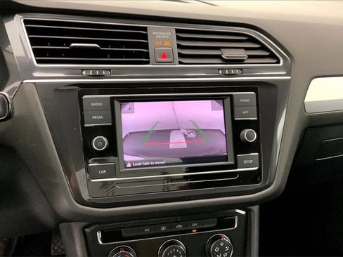 Used 2018 Volkswagen Tiguan S image 21