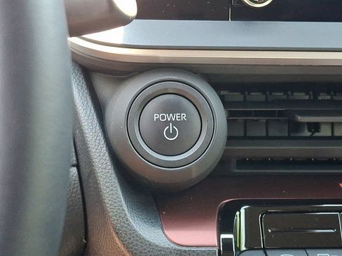 Certified 2025 Toyota Prius Plug-In Hybrid FWD image 25